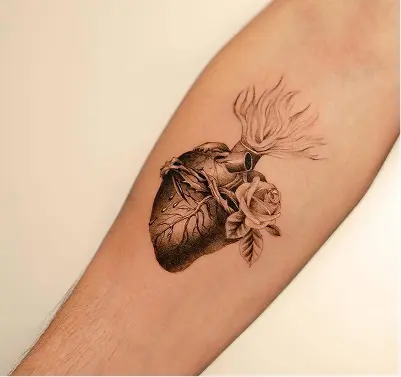 Fotografía de un tatuaje diseñado por el artista Nev